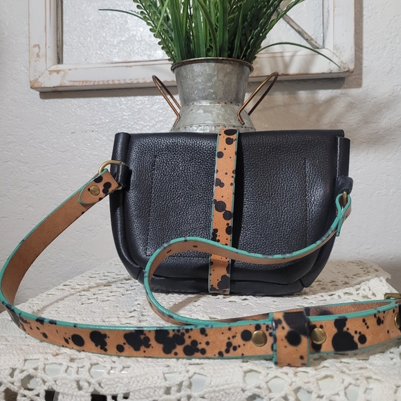 Glad & Young Black Leather Fanny Crossbody Bag - Picture 4 of 7